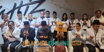 Khofifah-Emil Doa Bersama Sebelum Tampil di Debat Pilgub Jatim 2024