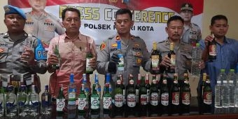 Razia Mobil Box, Polsek Kediri Kota Amankan Ratusan Botol Miras