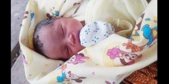 Terbungkus Selimut Mickey Mouse, Bayi Cantik Ditemukan Warga Paciran Lamongan