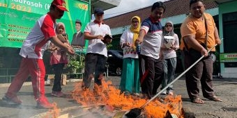 Habis Masa Berlaku, Kemenag Kota Blitar Musnahkan Belasan Ribu Buku Nikah