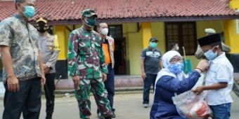 ASN Pemkab Sumenep Salurkan Beras 18 Ton Lebih ke Masyarakat Terdampak PPKM