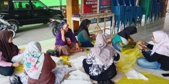 Emak-emak Desa Krebet Madiun Manfaatkan Bank Sampah Jadi Tabungan Hari Raya