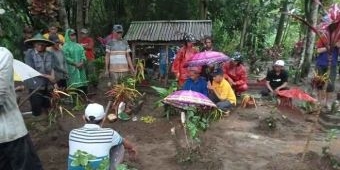 Keluarga Korban Hanyut di Sungai Parung Dapat Trauma Healing dari Pemkab Kediri