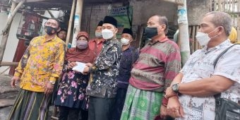 Gus Barra Gerak Cepat Bantu Renovasi Dua Rumah Warga yang Ambruk Akibat Hujan Lebat