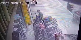 Terekam CCTV, Maling Motor di Jember Hanya Butuh Beberapa Detik untuk Gondol Honda Beat