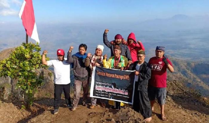 ​Peringati HUT ke-74 Kemerdekaan RI, Komunitas Wartawan Ponorogo Jelajah Negeri di Atas Awan