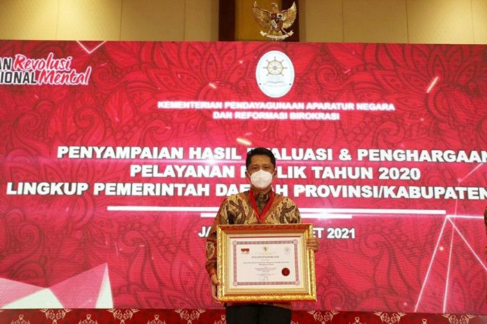 Dinas PMPTSP Sidoarjo Sabet Penghargaan Pelayanan Publik Predikat A