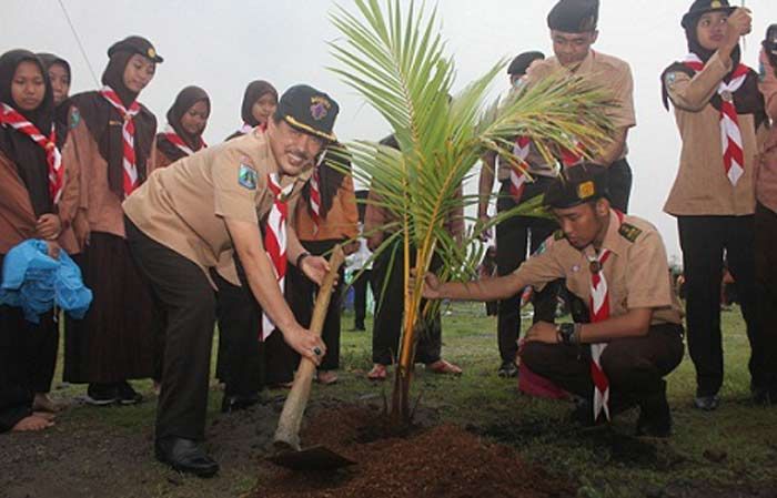 Ikuti Perkemahan Wirakarya, Ratusan Pramuka Sidoarjo Tanam Seribu Pohon