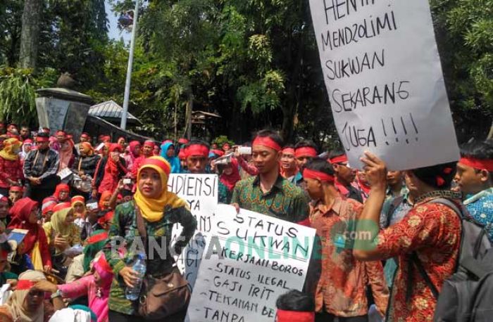 Aksi 272 Ratusan GTT SD di Tulungagung, Tuntut Pengakuan hingga Insentif yang Layak