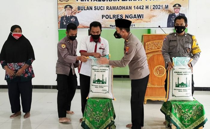 Jajaran Polres Ngawi Awali Penyaluran Zakat dari Anggota dan Bhayangkari