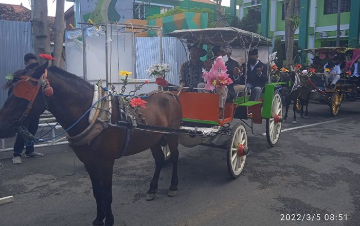 Kirab Keliling Kota Lamongan, Cara Unisla Ekspresikan Kegembiraan Usai Dapat Akreditasi Baik Sekali