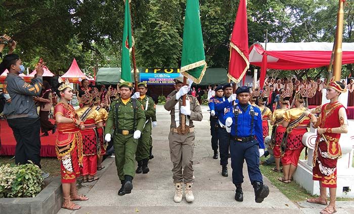 Antusias Masyarakat Nganjuk Sambut Kirab Pataka HUT ke-77 Jatim