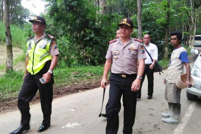 Kapolres Batu Pimpin Normalisasi Longsor di Kasembon