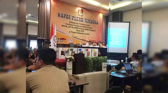 Diprotes Saksi Hanura, KPU Jember Pending Rekap Perhitungan Suara Dapil 2