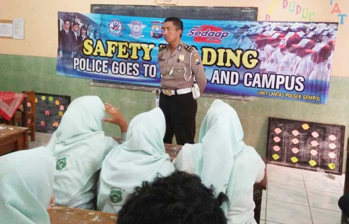 Selain Operasi Zebra, Polres Pasuruan juga Gencar Sosialisasi ke Pelajar