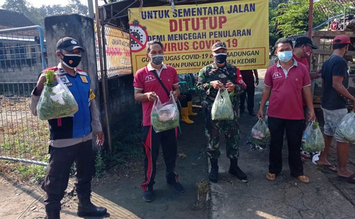 Gusdurian Mojokutho Kolaborasi dengan KOPI, Bagikan Sayuran ke Warga Gadungan yang Sedang Isoman