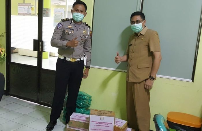 Bhayangkari Polres Pamekasan Beri Vitamin ke Tim Covid-19 RSUD dr H Slamet Martodirdjo