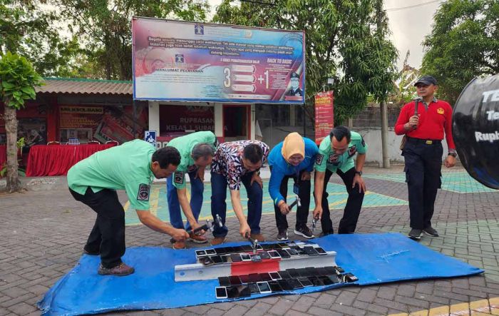 Kanwil Kemenkumham Jatim Musnahkan Barang Bukti Puluhan HP Hasil Sidak Maret-September 2023