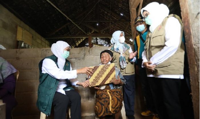 Tinjau Daerah Terdampak Gempa di Blitar, Khofifah: Mitigasi Bencana Harus Dilakukan Komprehensif