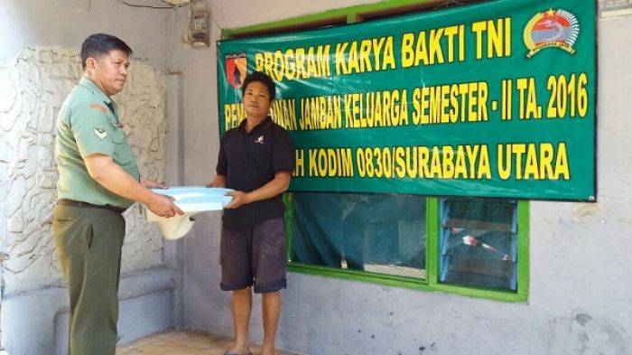  Kodim 0830/Surabaya Utara Bangun Jamban Gratis Untuk Warga Gundih   