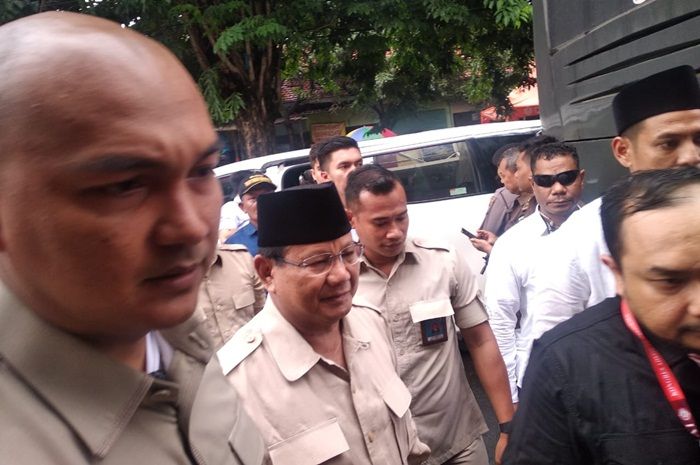 ​Capres 02 Jenguk Ahmad Dhani di Rutan Medaeng