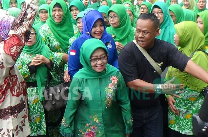 Bakal Tantang Nyono di Pilbup Jombang, Bu Mun Kembalikan Formulir Pendaftaran ke Demokrat