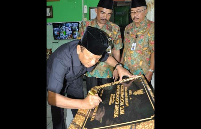 Bupati Sambari Resmikan Masjid SMPN 2 Menganti