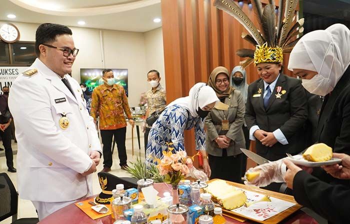 Gubernur Khofifah Unggulkan Nanas Pasir Kelud, Bupati Kediri Siap Kembangkan Kawasan Budi Daya