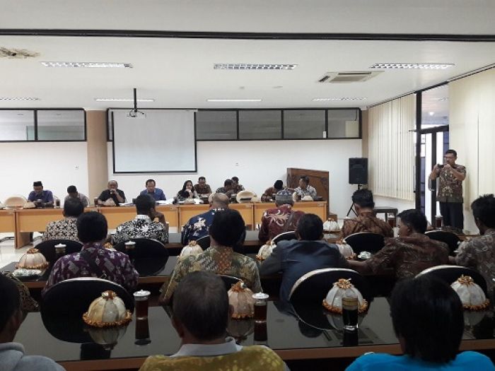 ​Kades Wadul Dewan, Minta Bupati segera Terbitkan Perbup