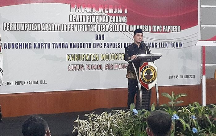 Hadiri Rakercab PAPDESI Mojokerto, Wabup Gus Barra Ajak Pemdes Berfastabiqul Khairat