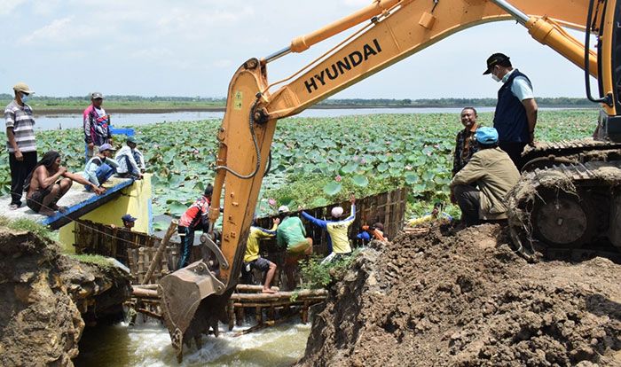 Debit Air Lebihi Kapasitas, Waduk Rancang Lamongan Jebol