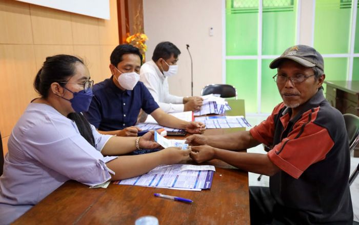 DKPP Kota Kediri Bagikan Kartu Kusuka, ini Beragam Manfaat yang Didapat Pelaku Usaha Perikanan