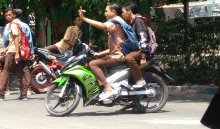 Belasan Pelajar di Probolinggo Semburat Dirazia Satpol PP