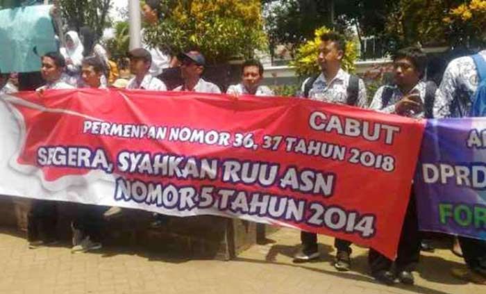 ​Terganjal Usia, GTT di Malang Tolak Rekrutmen CPNS 2018