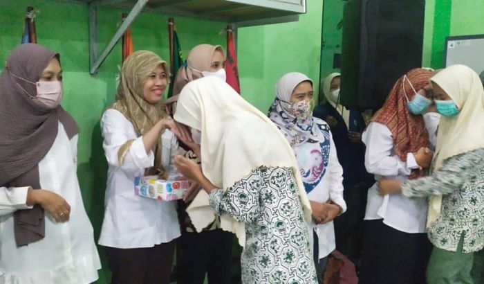 Peringati Hari Guru, Pelajar SMK Plus NU Sidoarjo Lakukan Ini