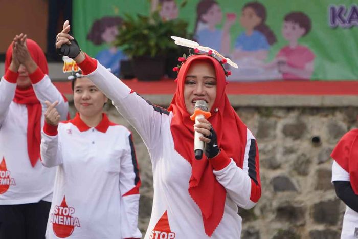 Cegah Angka Stunting di Mojokerto, Bupati Ikfina Kampanyekan Konsumsi TTD di SMAN Trawas