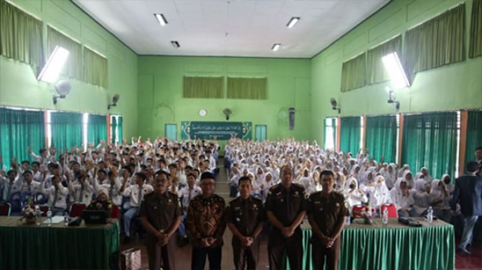 Kejari Kota Kediri Gelar Kegiatan Jaksa Masuk Sekolah di MAN 2 