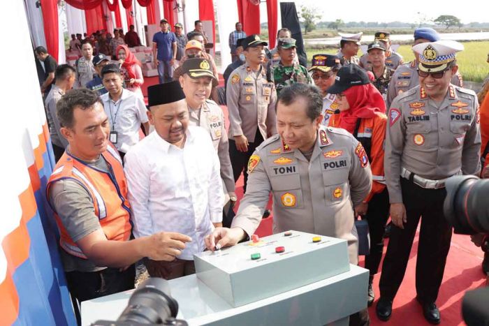 Kapolda Jatim Resmikan Palang Pintu KA di Dusun Jambu Gresik