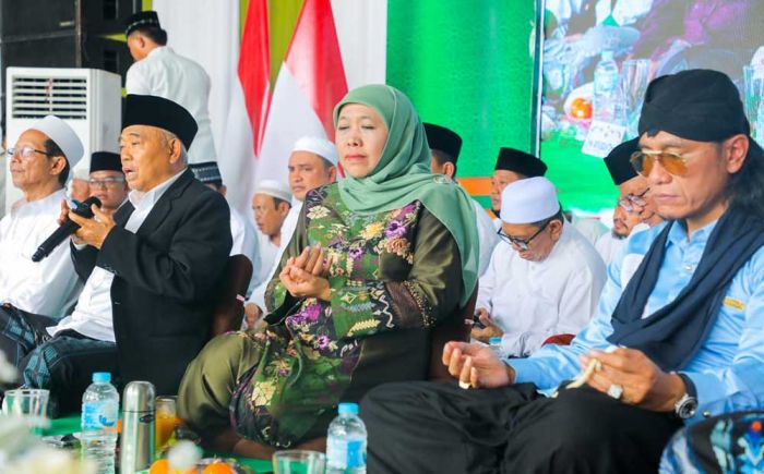 Bawang Mas Group Bershalawat Bersama Gus Miftah, Gubenur Jatim, dan Ribuan Warga Pamekasan