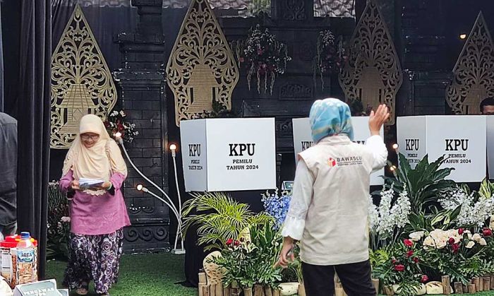 Pj Wali Kota Kediri Keliling Naik Sepeda Kunjungi TPS Unik