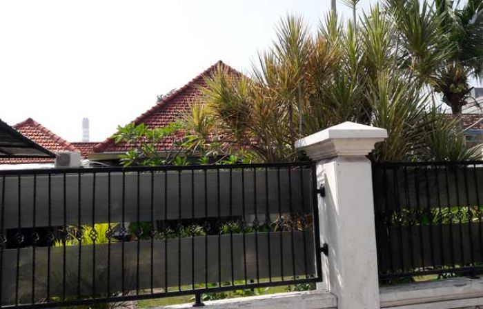 Eks Rumah Dinas Pimpinan DPRD Gresik Masih Mangkrak