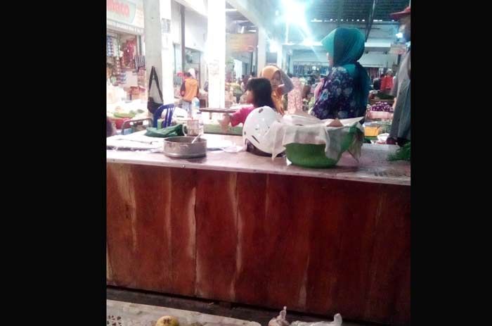 Atap Banyak yang Bocor, Beberapa Kios di Pasar Minulyo Kebanjiran saat Hujan