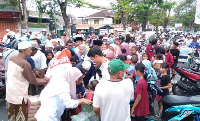 Gerindra Kota Pasuruan Bagikan 1.000 Takjil