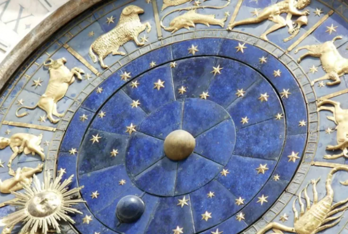 Ramalan Zodiak Jumat 4 Agustus 2023: Aquarius Menyambut Masalah, Pisces Bosan di Timeline