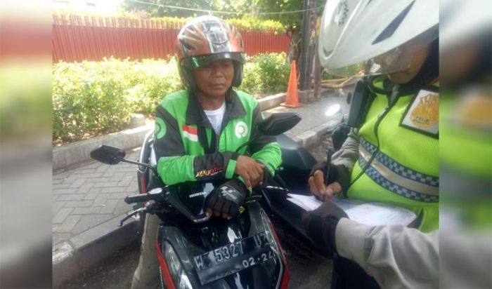 Satlantas Polresta Sidoarjo Kembali Razia Ojek Online dan Taksi Online di Sekitar Terminal Purabaya