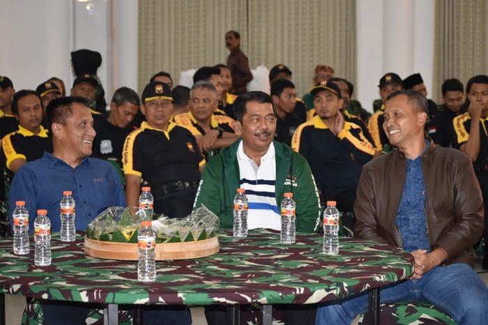 ​Perkuat Kemanunggalan, Pangdam dan Danrem Gelar Cangkruk Bareng Arek Suroboyo