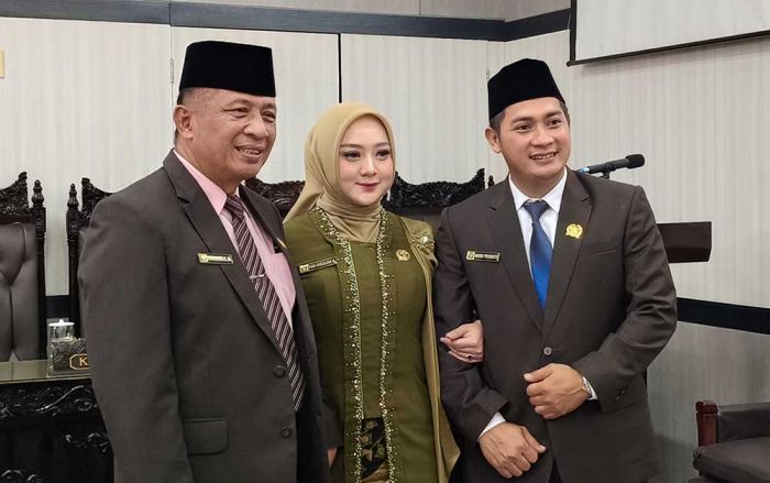 Mantan Wabup Blitar Dilantik Jadi Anggota DPRD Bersama Anak dan Menantu