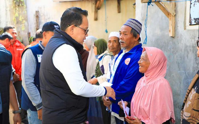 Tinjau Program Bedah Rumah di Kota Batu, Pj. Gubernur Adhy: Bantu Kurangi Angka Kemiskinan