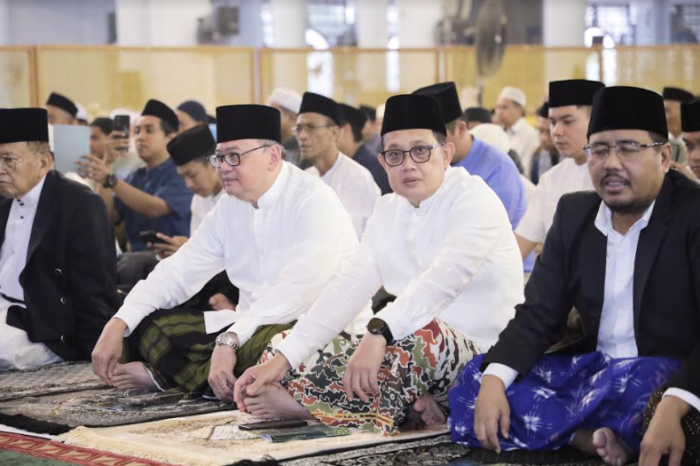 Salat Idulfitri 1445 H di Masjid Al Akbar Bersama Keluarga, Begini Pesan Pj Gubernur Jatim