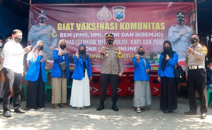 Polres Jombang Lakukan Vaksinasi pada Mahasiswa, Ojol, dan Anggota Ormas